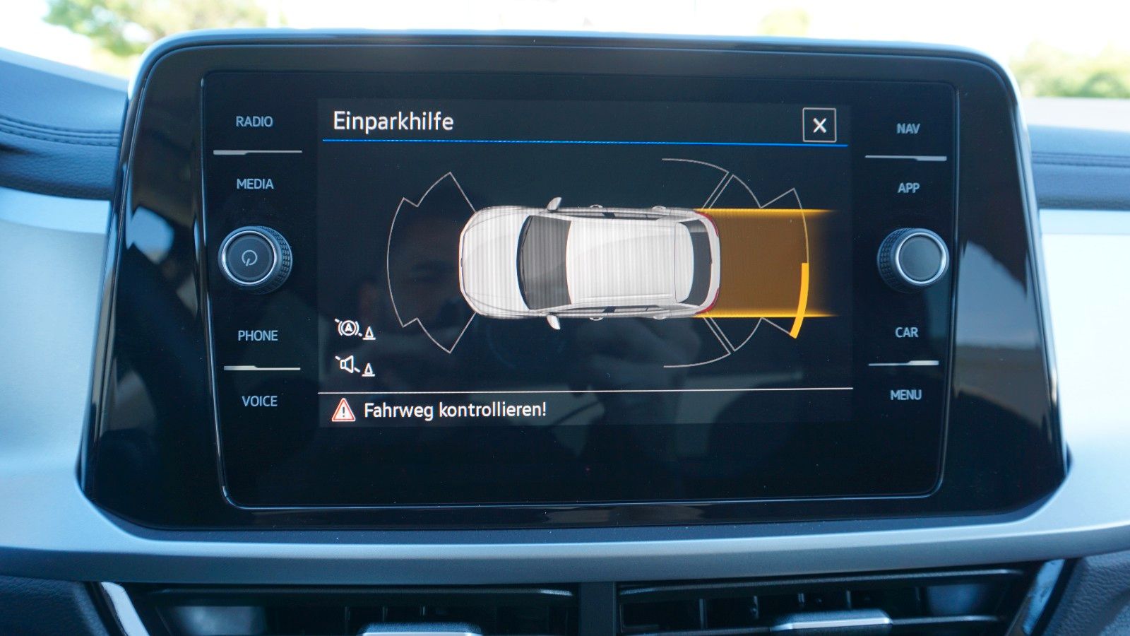 Fahrzeugabbildung Volkswagen T-Roc Life Navi,LED,Park/Lane Assist,SH