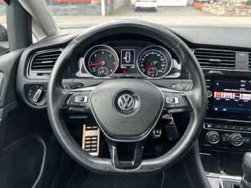 Volkswagen Golf - 11