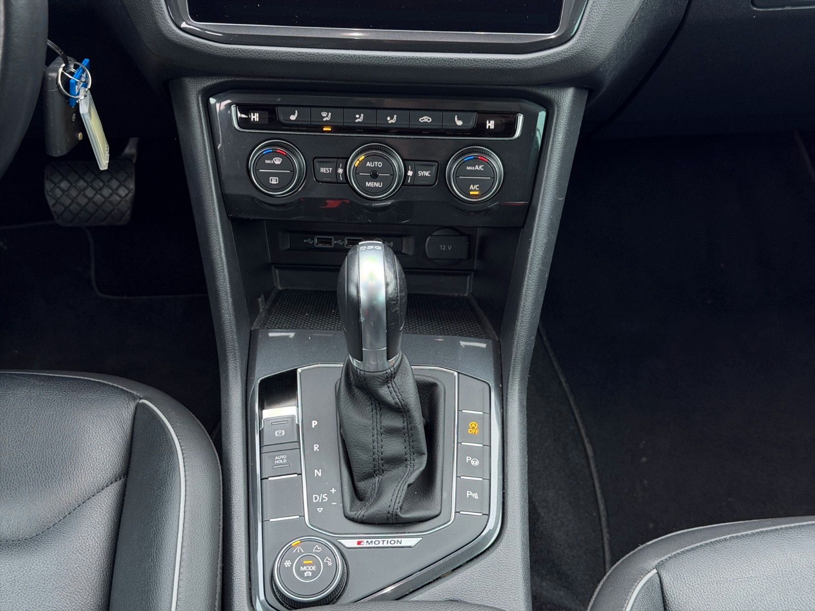 Fahrzeugabbildung Volkswagen Tiguan 4Motion*Navi*Kamera*SitzHZ*Memory*Pano*