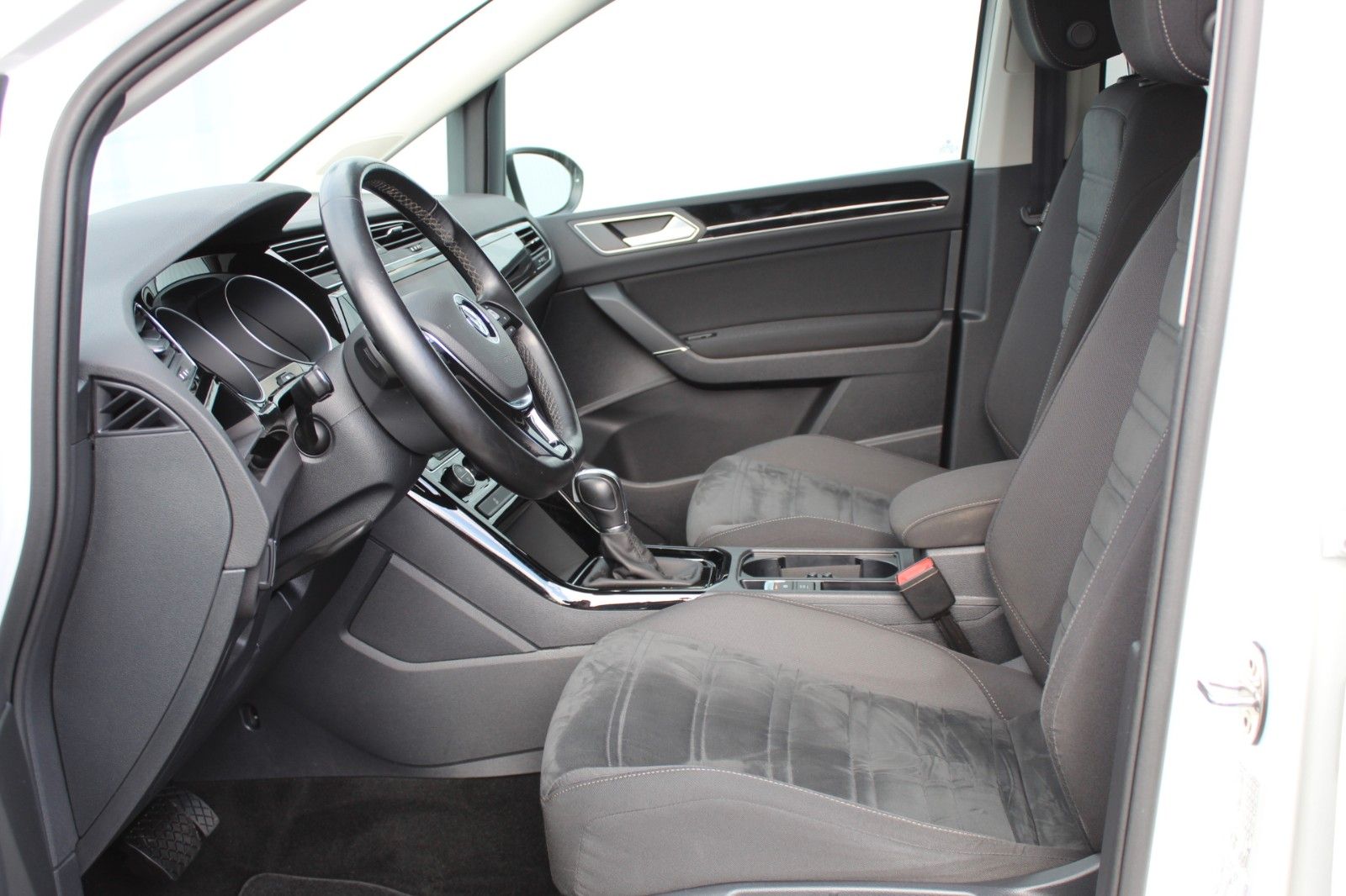 Fahrzeugabbildung Volkswagen Touran Highline  Automatik*Navi*Sitzh.*AHK