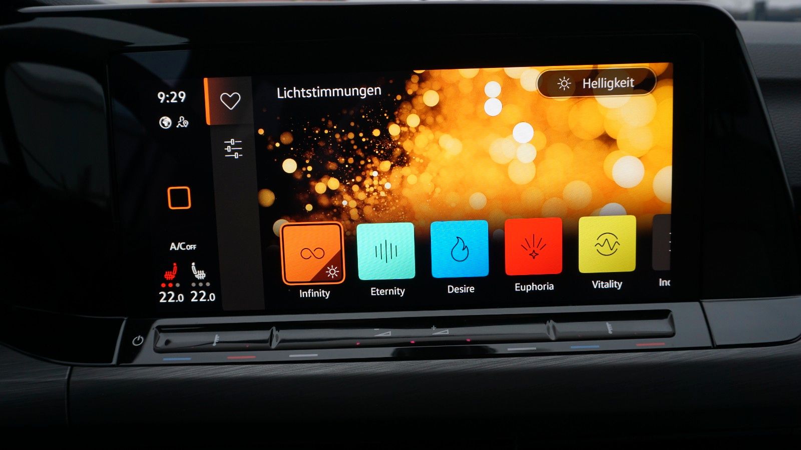 Fahrzeugabbildung Volkswagen Golf VIII Variant Style, Navi,LED,HUD,Kamera +WR