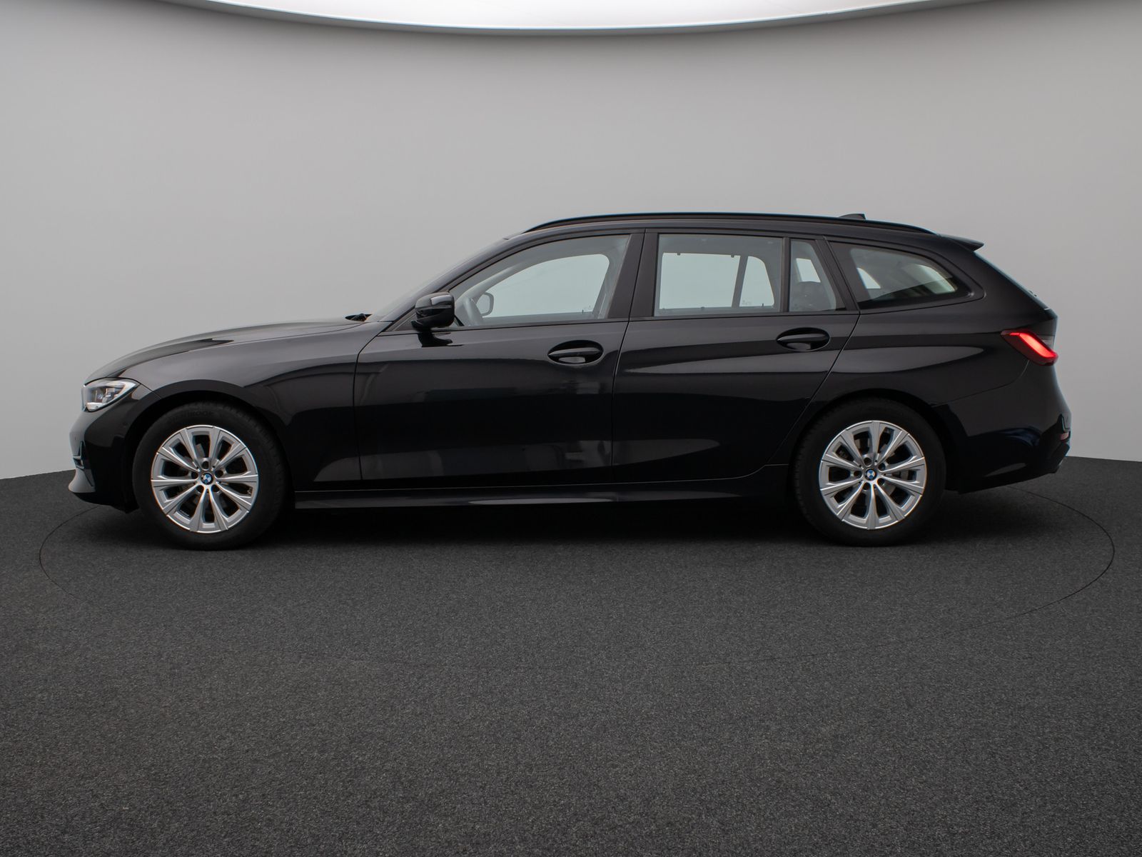 Fahrzeugabbildung BMW 320d Panorama Laser PDC HUD HiFi Komfort Alarm