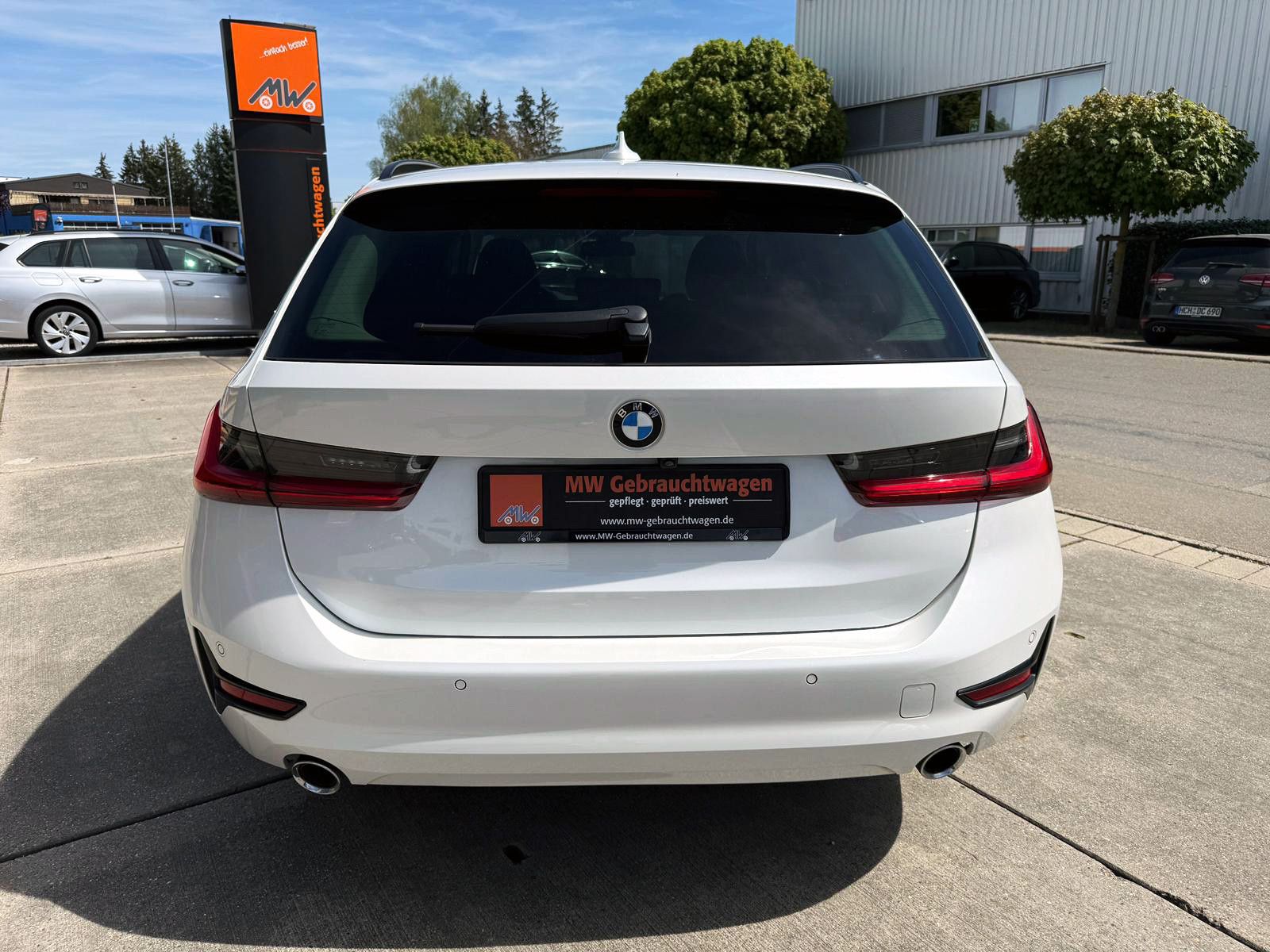 Fahrzeugabbildung BMW 320d Touring Steptr. Advantage LED ACC AHK KAM