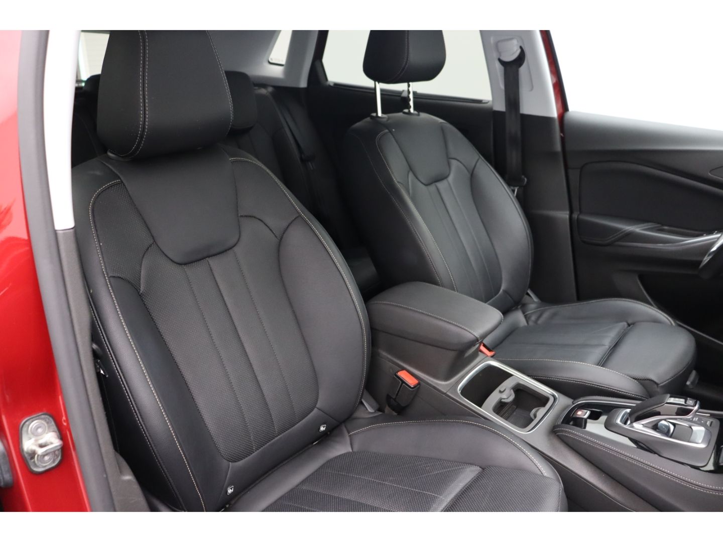 Fahrzeugabbildung Opel Grandland 1.6 Ultimate Plug-in-Hybrid 4 ACC AHK