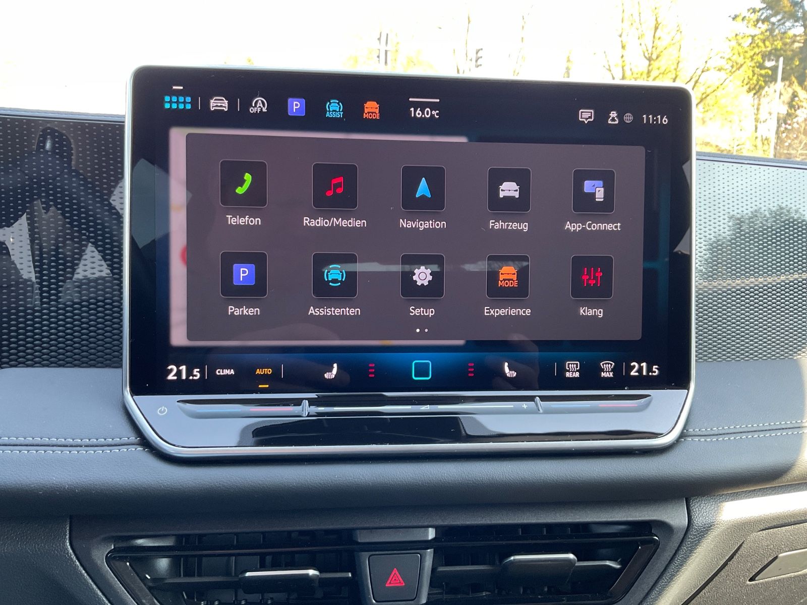 Fahrzeugabbildung Volkswagen Tiguan 2.0 TDI DSG Life,AHK,ACC,LED,Kamera