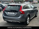 Volvo V60 Cross Country Momentum*Aut.*Ahk*Navi*Xenon - Volvo: C60
