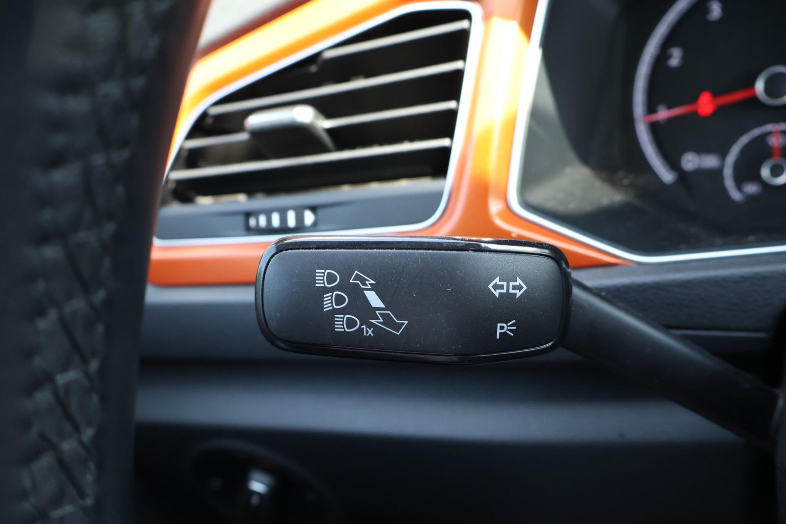 Volkswagen T-Roc 1.5 16V TSI Basis LED Sitzheizung DAB PDC