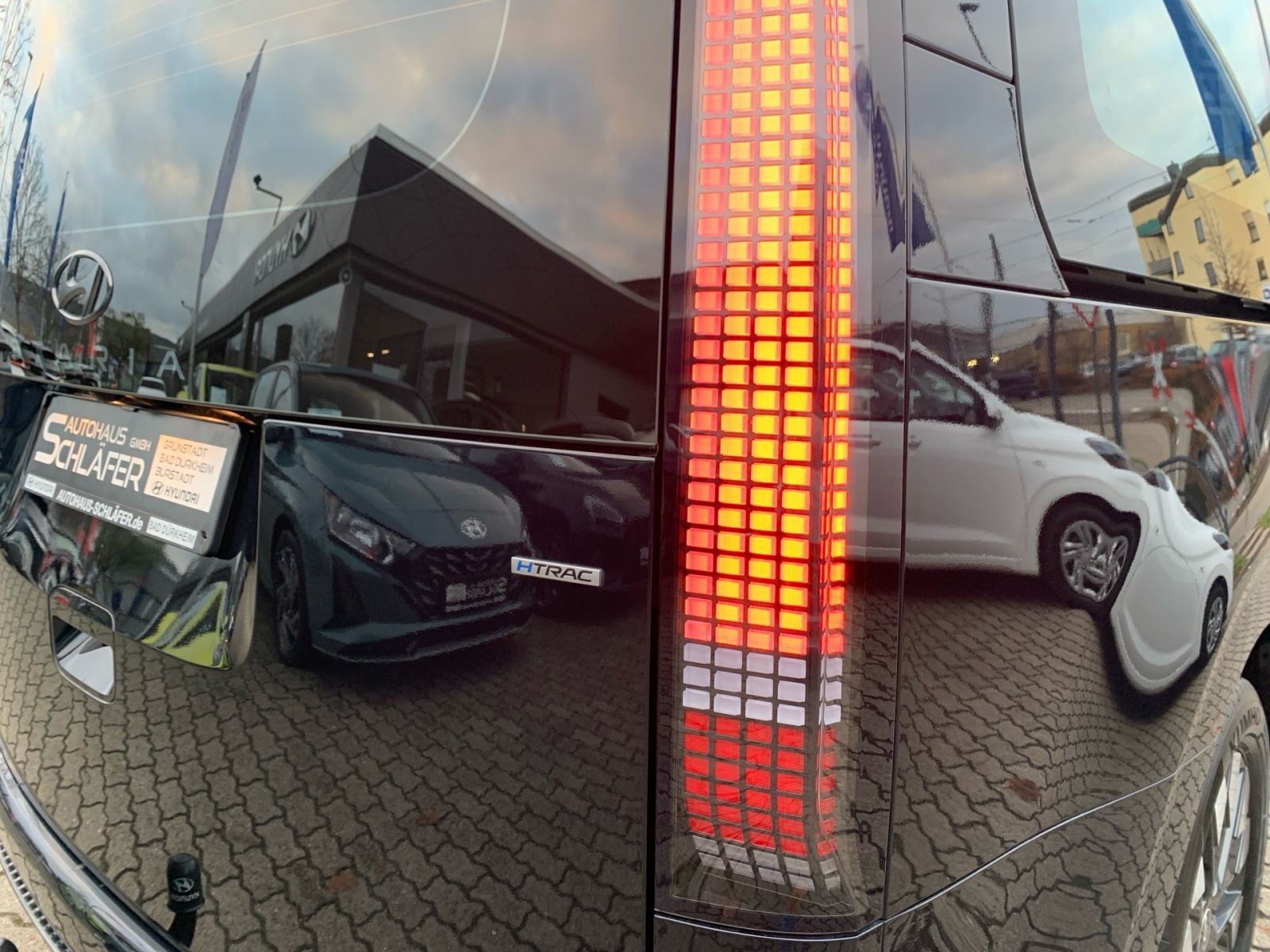 Fahrzeugabbildung Hyundai STARIA 2.2 CRDi Signature 4WD Leder AHK