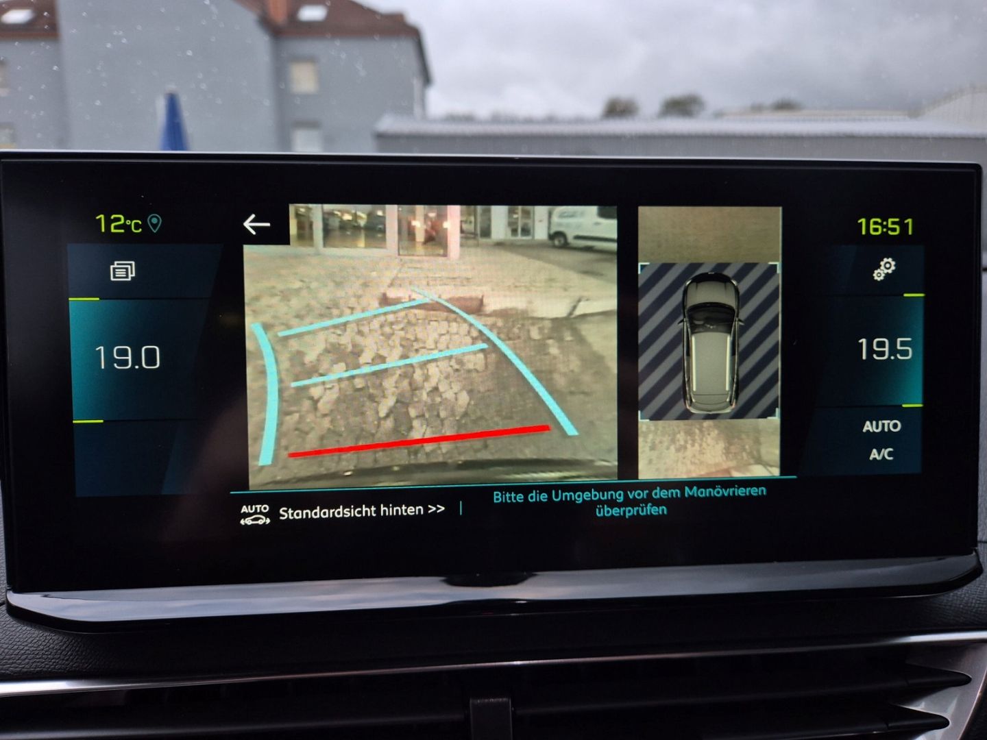 Fahrzeugabbildung Peugeot 3008 Hybrid 225 GT El. Panodach Navi Leder Digit