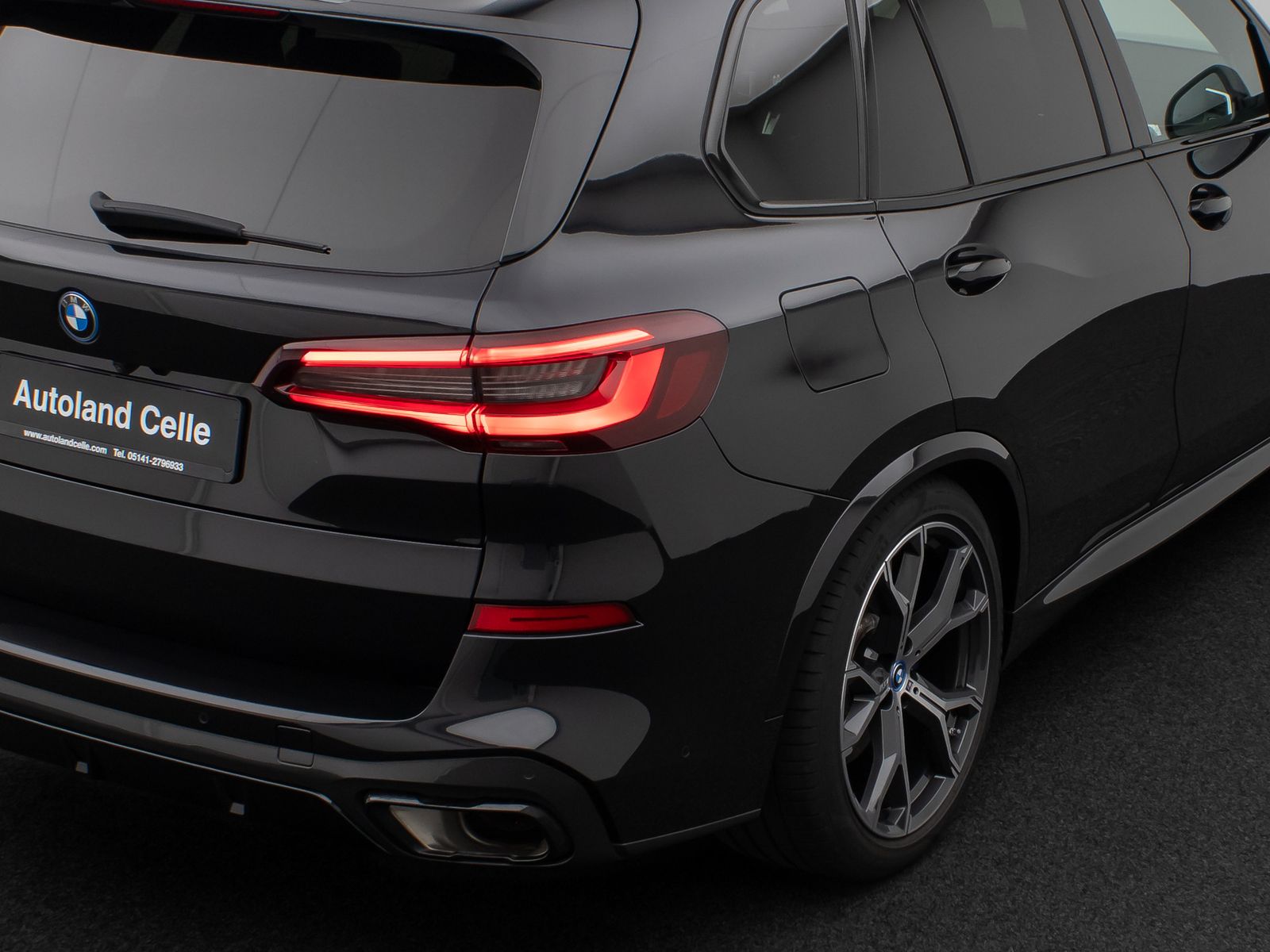 Fahrzeugabbildung BMW X5 xD45e M Sport Panorama Laser 360°HUD DAB B&W