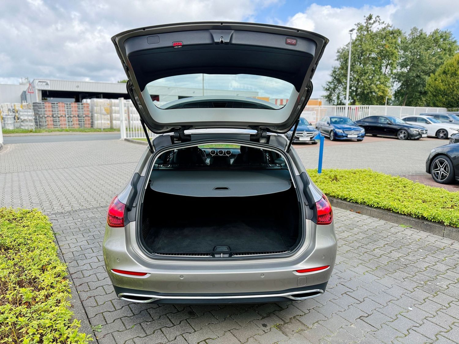 Fahrzeugabbildung Mercedes-Benz C 220 T d AVANTGARDE, Autom., LED, Distronic, SH