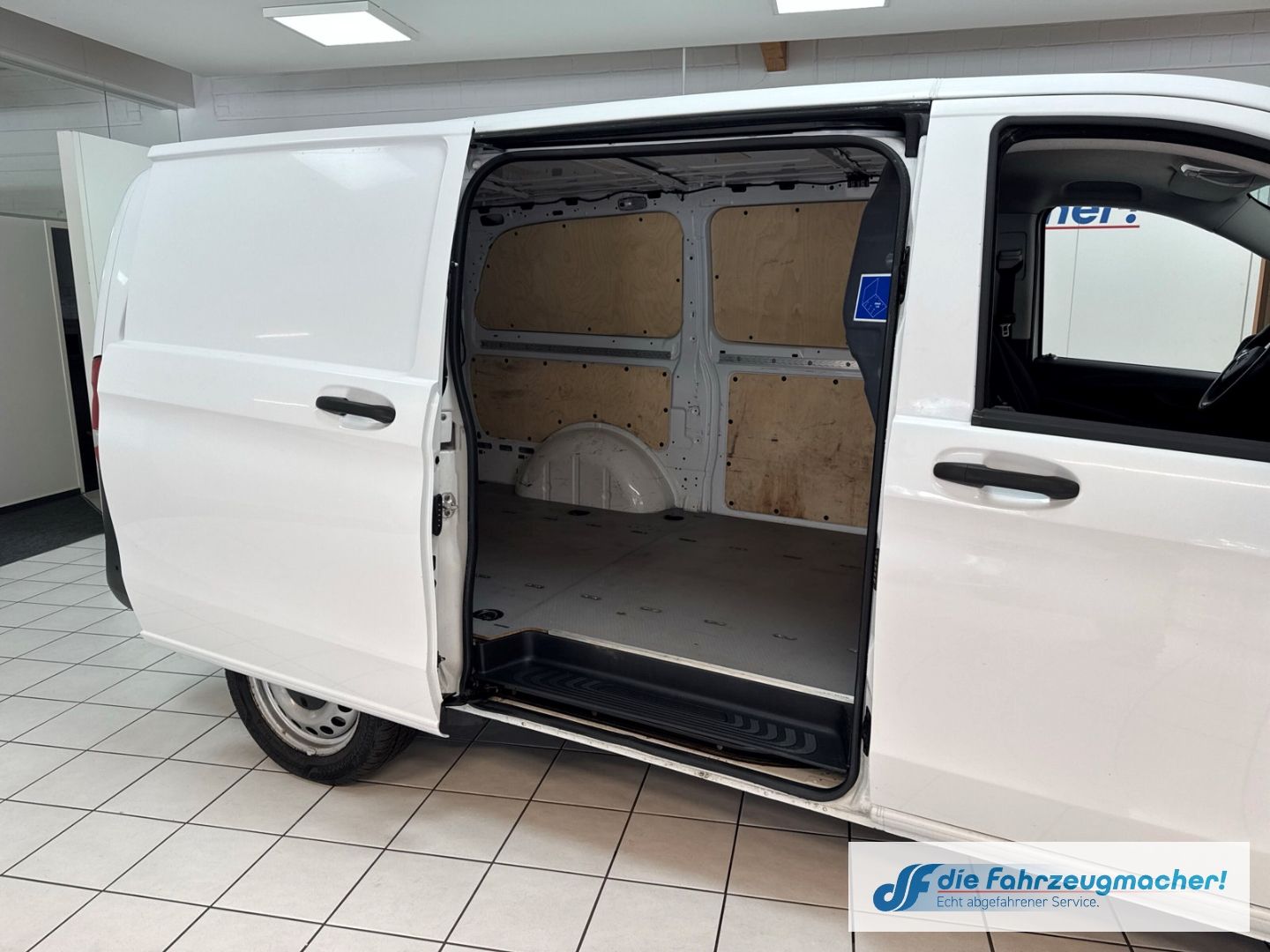 Fahrzeugabbildung Mercedes-Benz Vito Kasten 116 CDI 4x4 lang AHK Navi DAB *EXPOR