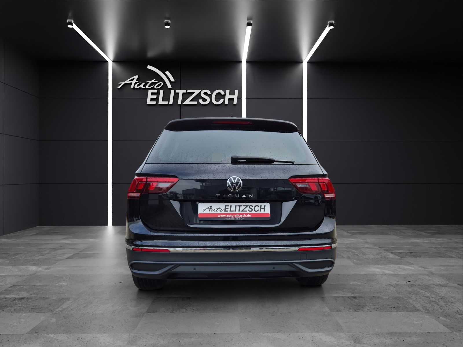 Fahrzeugabbildung Volkswagen Tiguan TSI United DSG LED Navi AID ACC Park-Assi