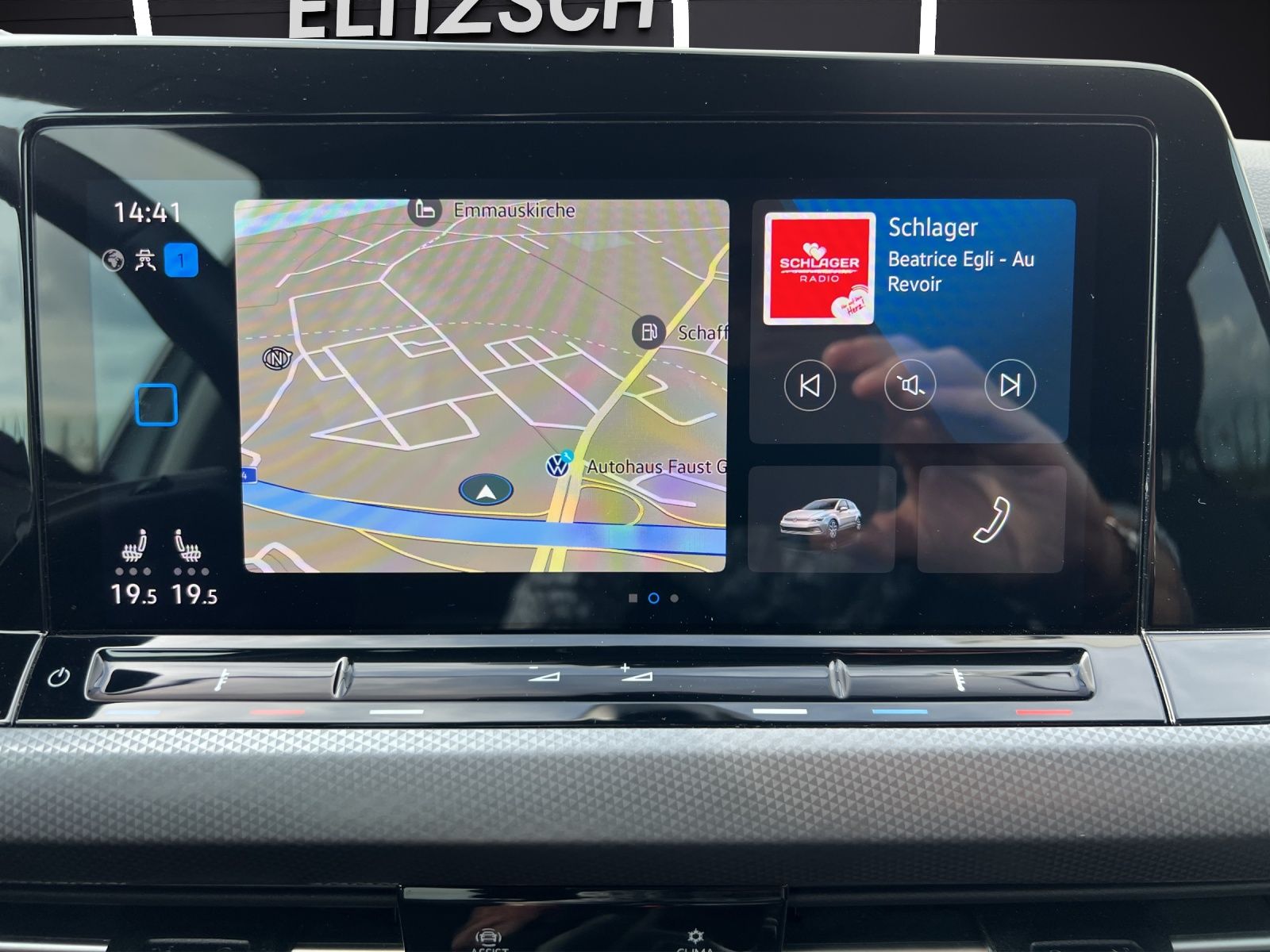 Fahrzeugabbildung Volkswagen Golf VIII TSI Active LED AHK Navi AID ACC RFK SH