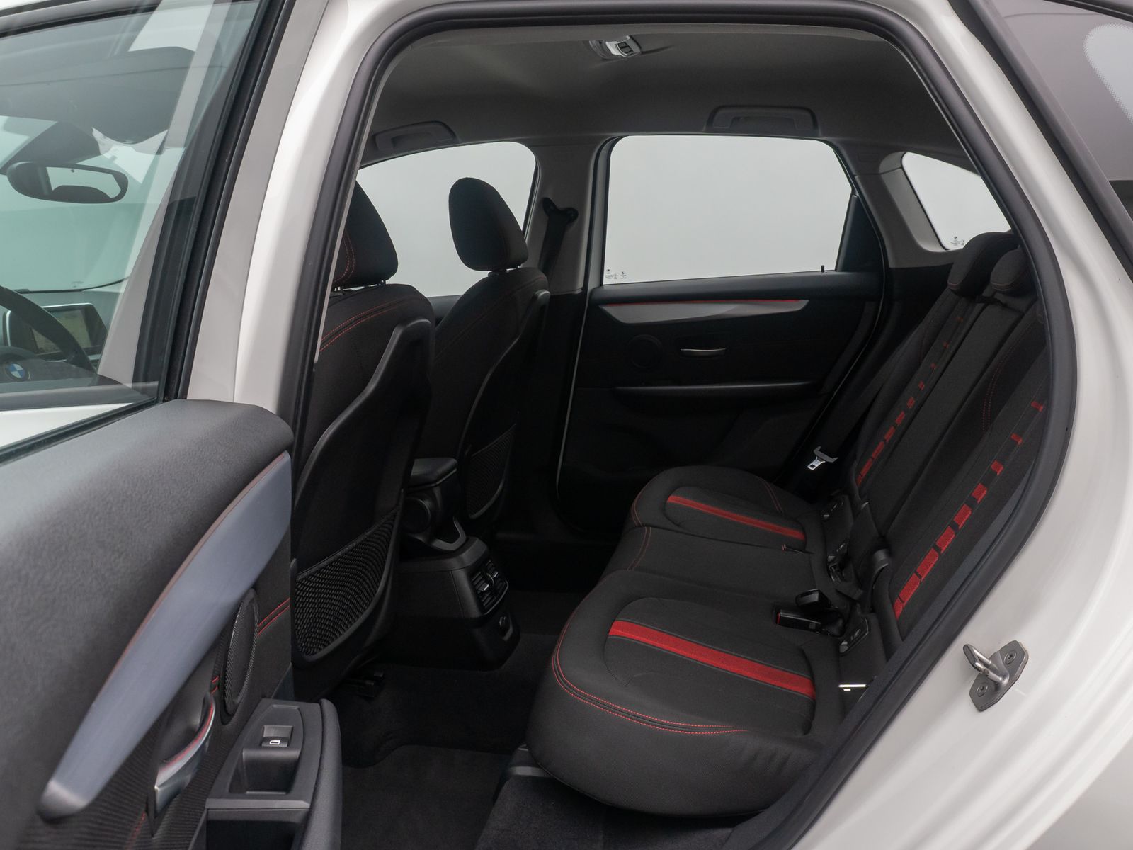Fahrzeugabbildung BMW 218i Active Tourer Sport Line ParkAssis Navi LED