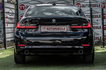 Fahrzeugabbildung BMW 330i Lim. Sport Line|KAMERA|AUTOMATIK|DISPLAYKEY