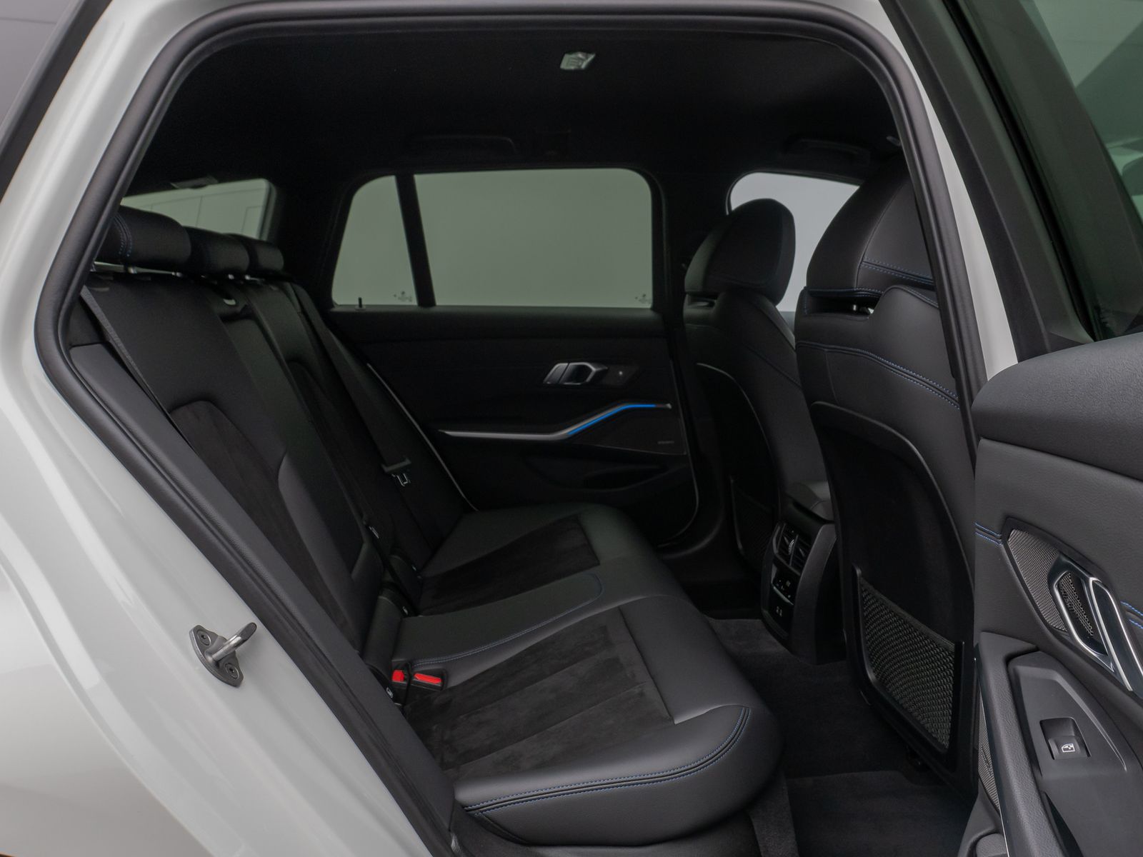 Fahrzeugabbildung BMW 330e M Sport Kamera DAB H/K Geschwind Parkassist