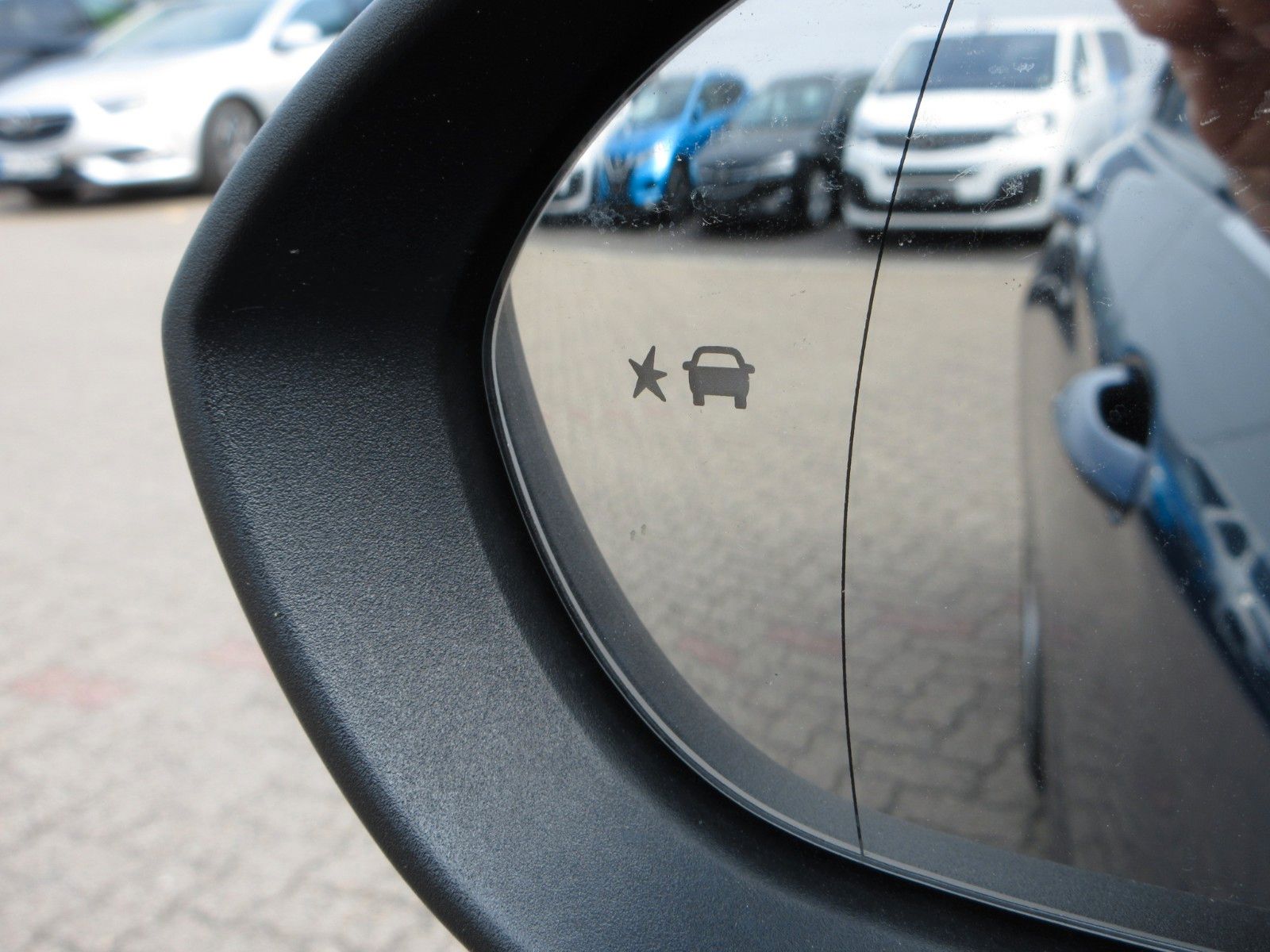 Fahrzeugabbildung Opel Insignia B ST 2.0D LED/NAVI/SHZ/LHZ/HUD