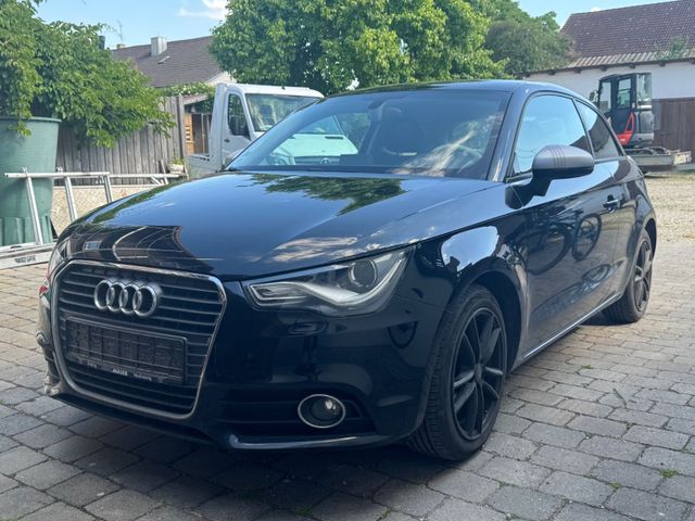 Audi A1 ambition *NAVI*XENON*WENIG KM*