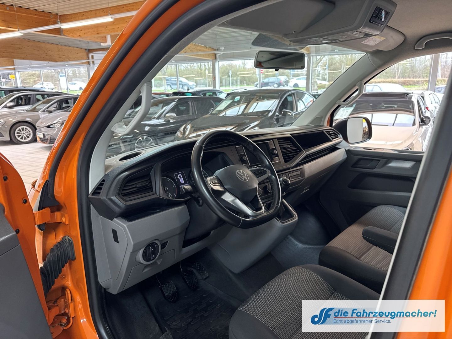 Fahrzeugabbildung Volkswagen Transporter T6.1 Kombi lang FWD DAB Notbremsass