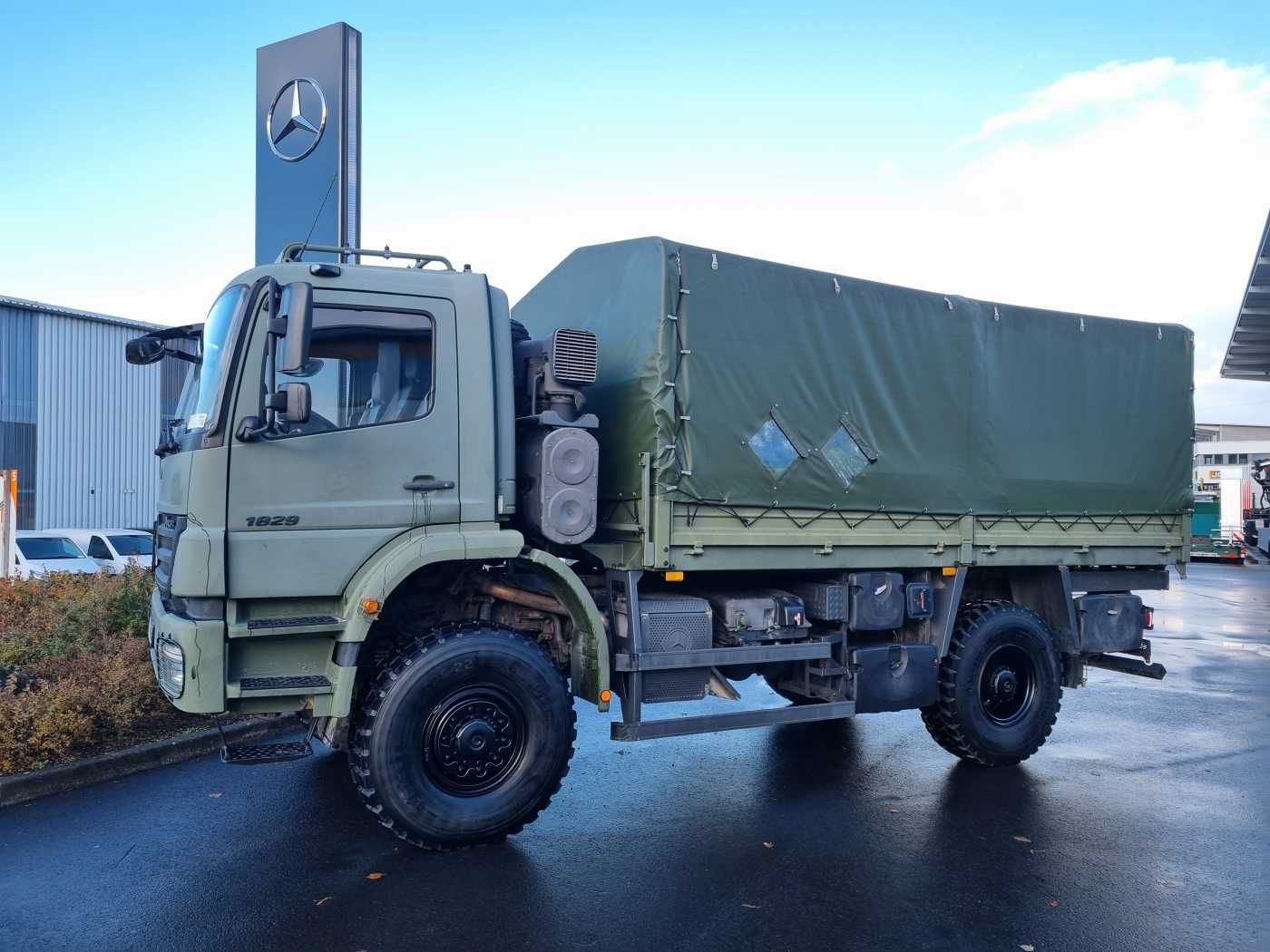 Fahrzeugabbildung Mercedes-Benz Axor 1829 A 4x4 Pritsche/Plane 10 Stück