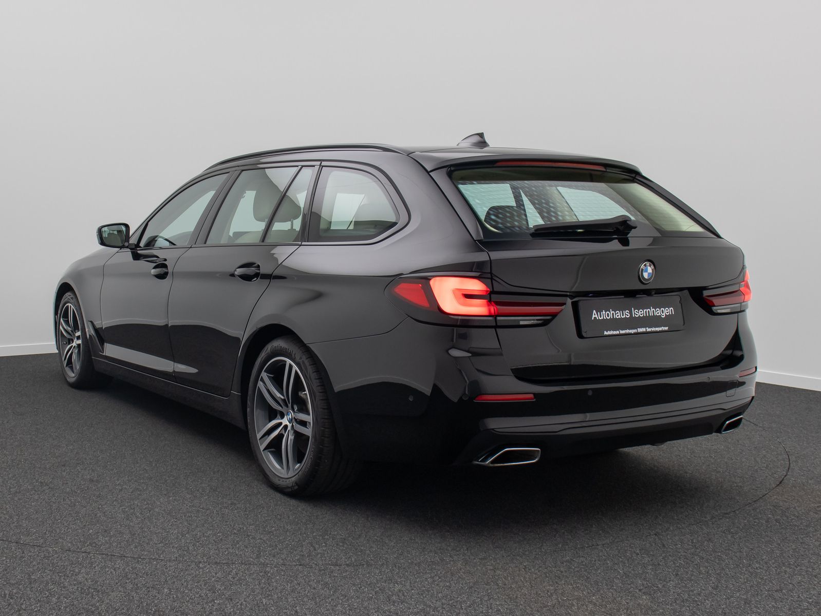 Fahrzeugabbildung BMW 520d Panorama 360° HUD DAB Komfort Alarm AHK LED