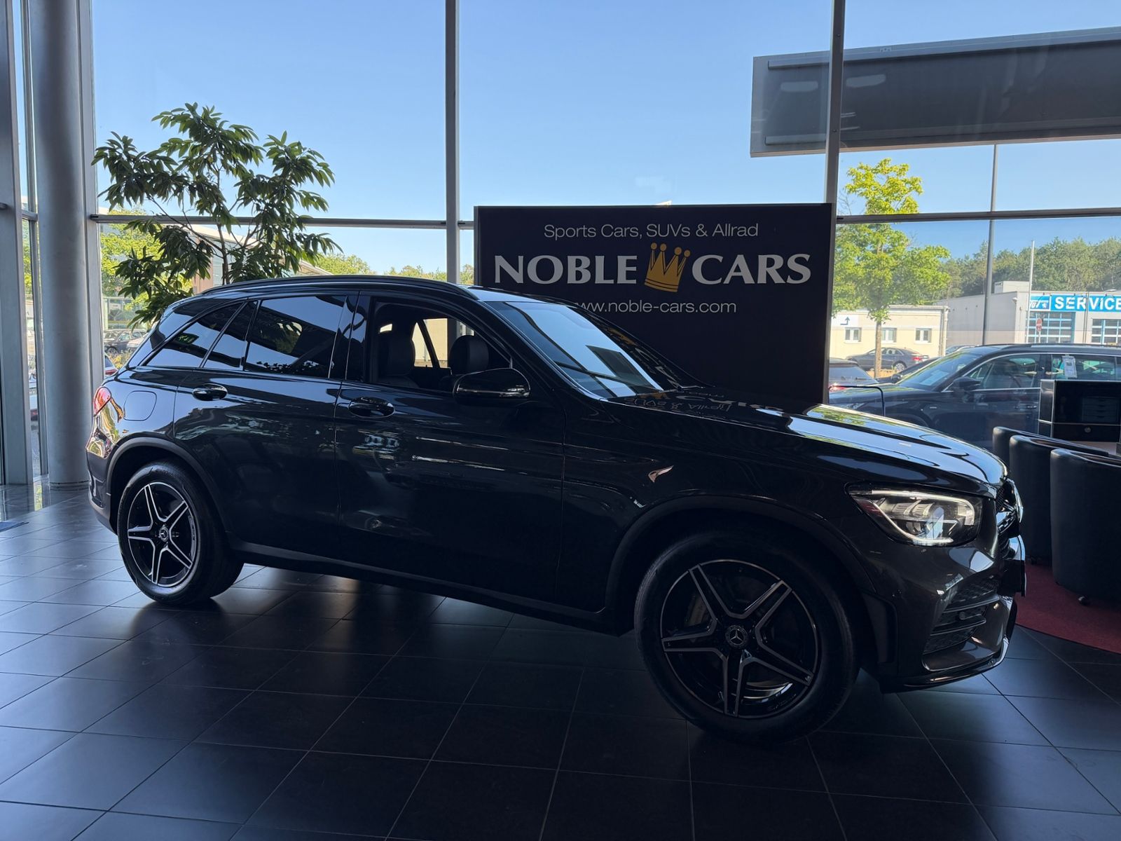 Fahrzeugabbildung Mercedes-Benz GLC 200 4Matic AMG Line AHK LED NAV SHZ 19"