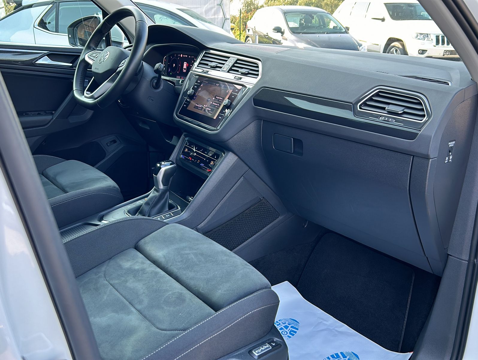 Fahrzeugabbildung Volkswagen Tiguan 2.0 TDI SCR DSG Elegance