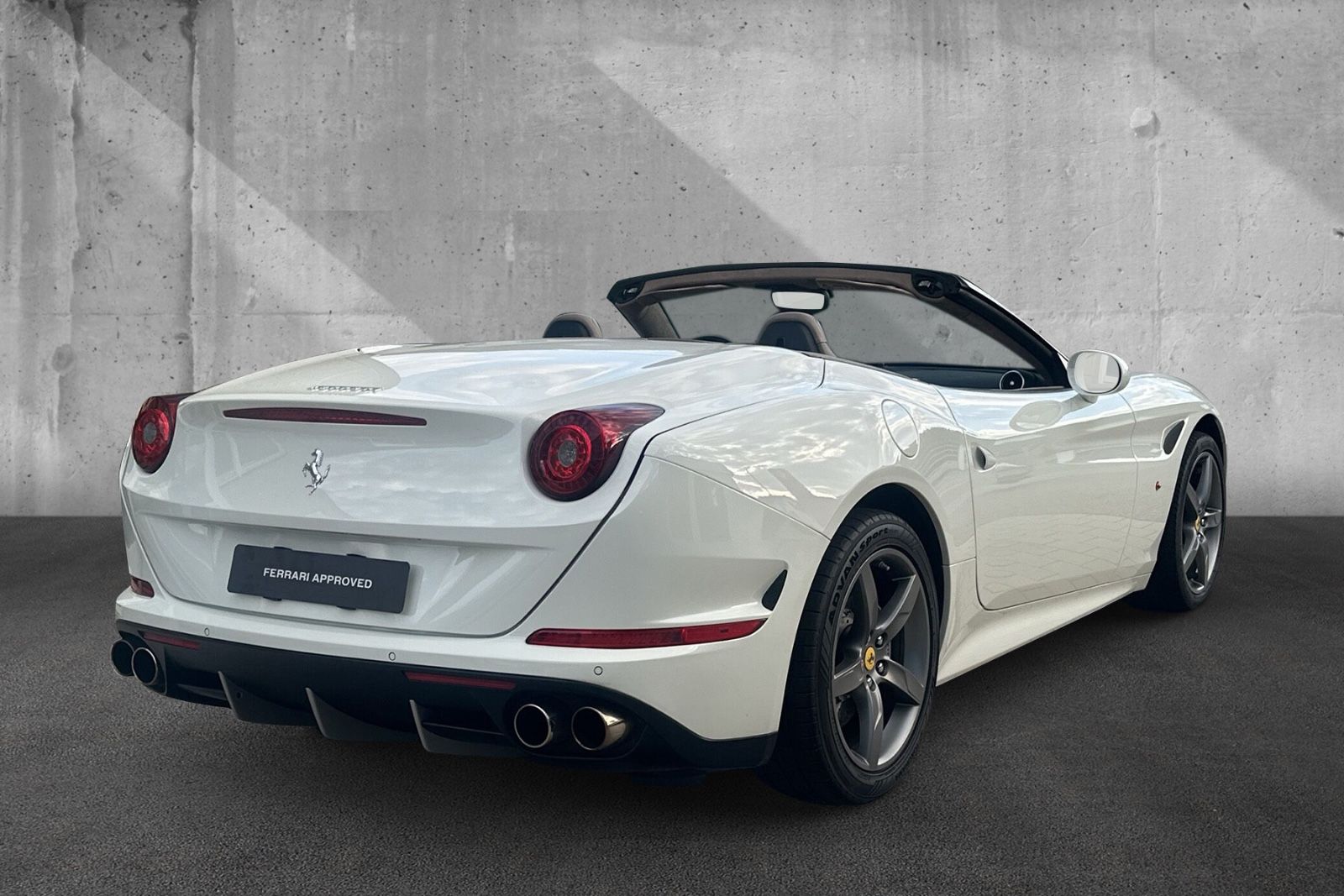 Fahrzeugabbildung Ferrari California T*BiColor*Dt Auto*Diamond Stitching
