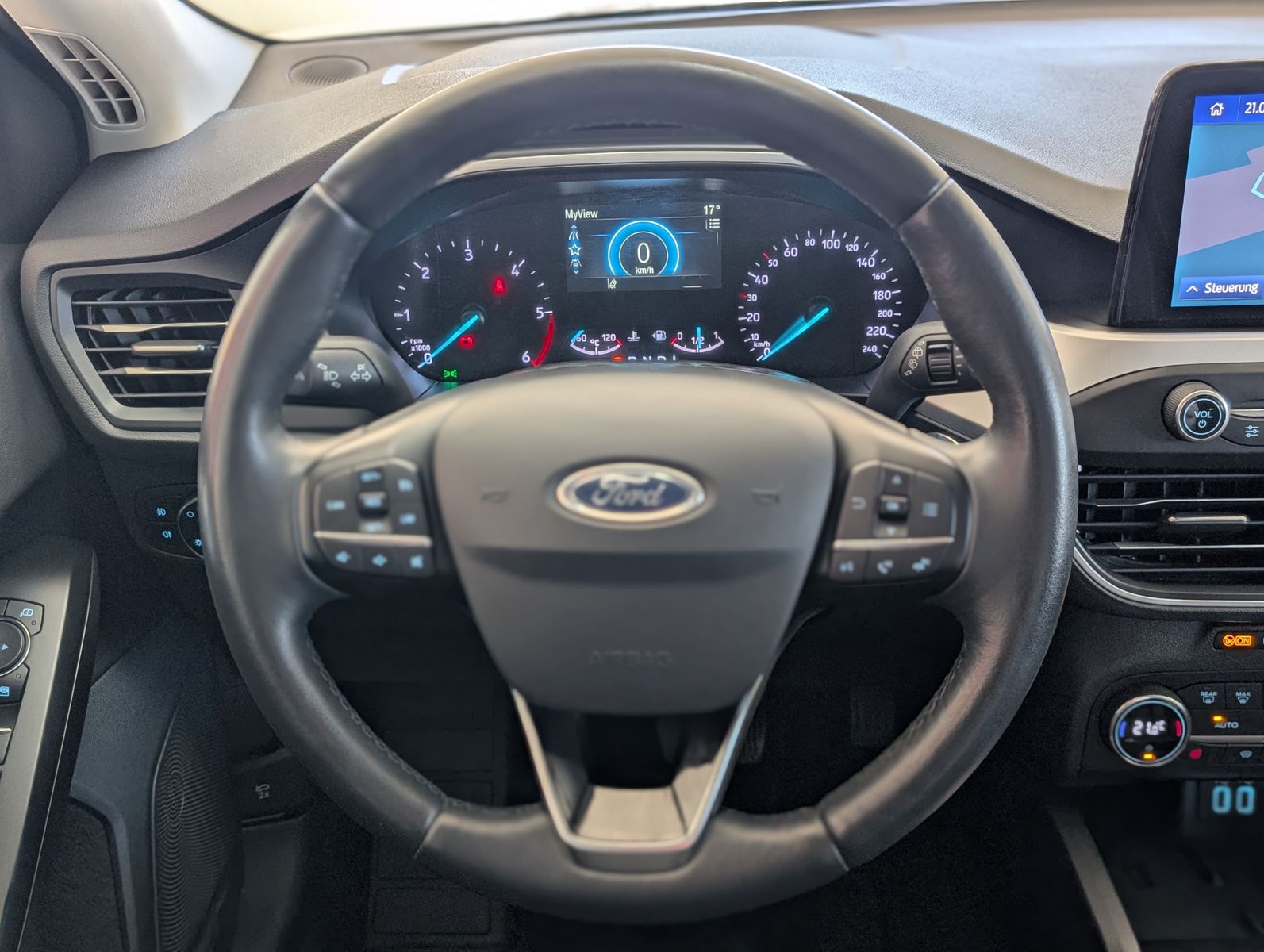 Fahrzeugabbildung Ford Focus Cool & Connect TEMP KAM LED SHZ CARPLAY