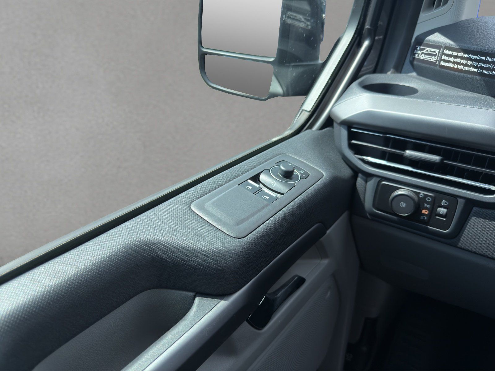 Fahrzeugabbildung Ford Nugget Titanium 320 L2 Markise Großer Schrank