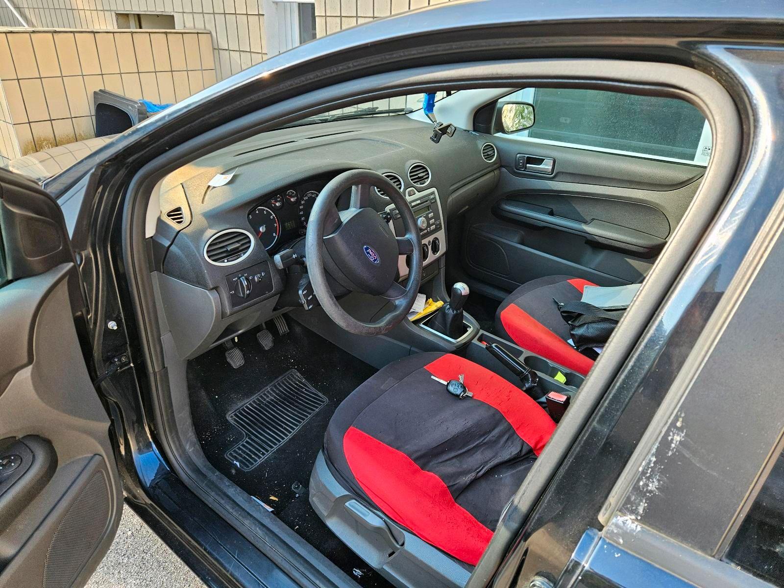 Ford Focus 2005 — engine 90 HP (66kW)