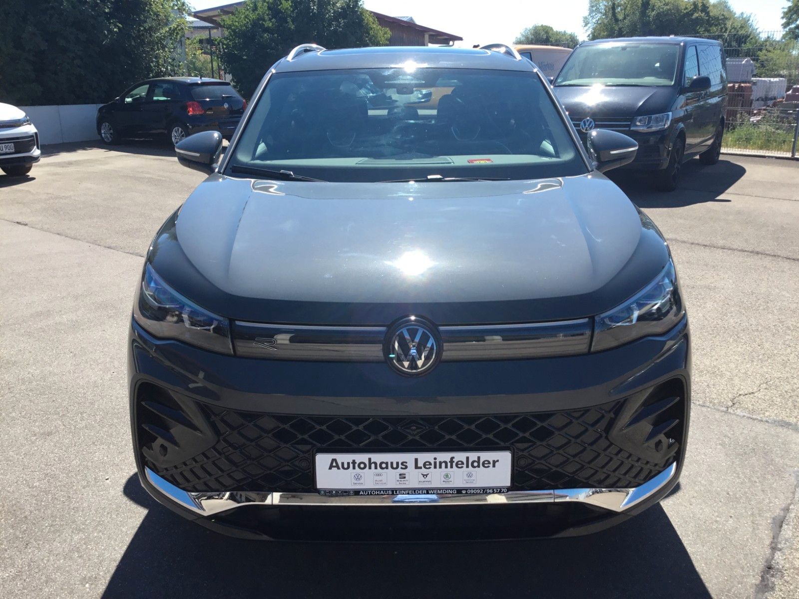 Fahrzeugabbildung Volkswagen Tiguan 2.0 TSI DSG 4M R-Line+Pano+AHK+IQLight+20
