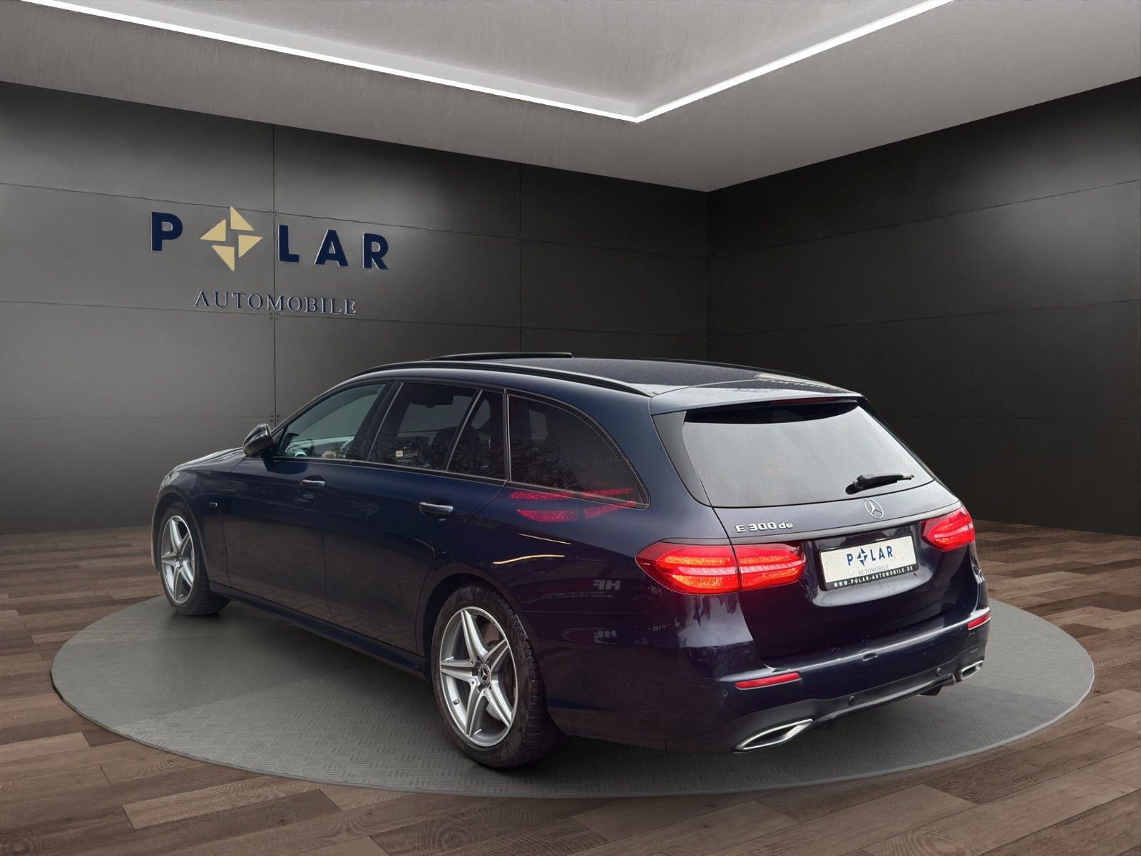 Fahrzeugabbildung Mercedes-Benz E 300de  AMG-Line/MBeam/Burmester/S-Dach