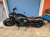 Indian Scout Bobber mit Jekyll and Hyde Auspuff - INDIAN SCOUT BOBBER