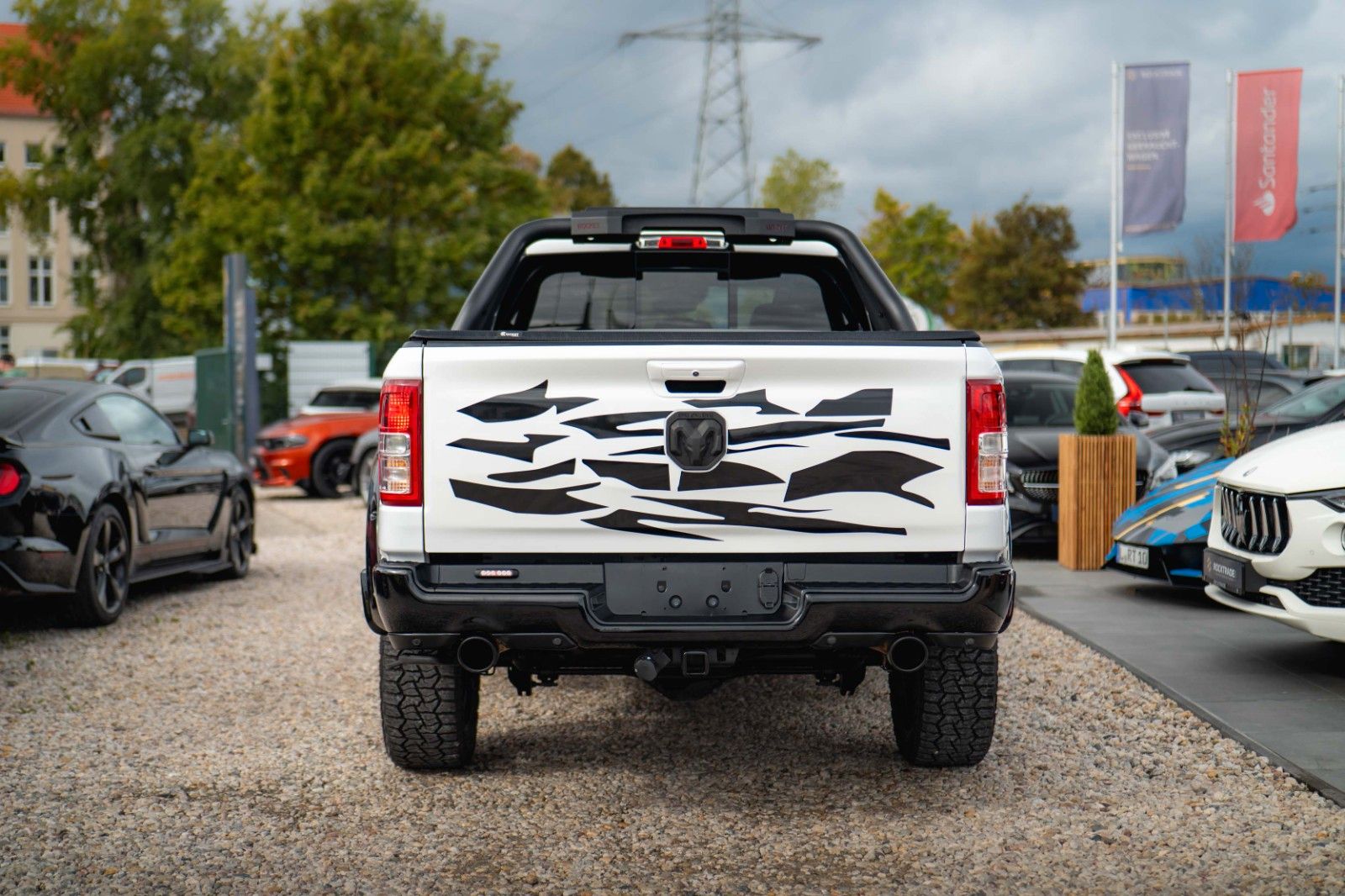 Fahrzeugabbildung Dodge RAM 5.7 V8 HEMI 4x4 OFFROAD LONGBED AXLE LOCK
