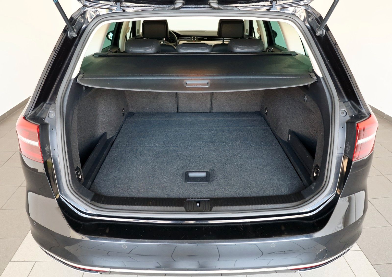 Fahrzeugabbildung Volkswagen Passat Variant Highline R Line T.Leder,Navi,LED