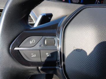 Peugeot 3008 Allure Pack 1.2 PureTech 130 +Navi+Kam.+SHZ