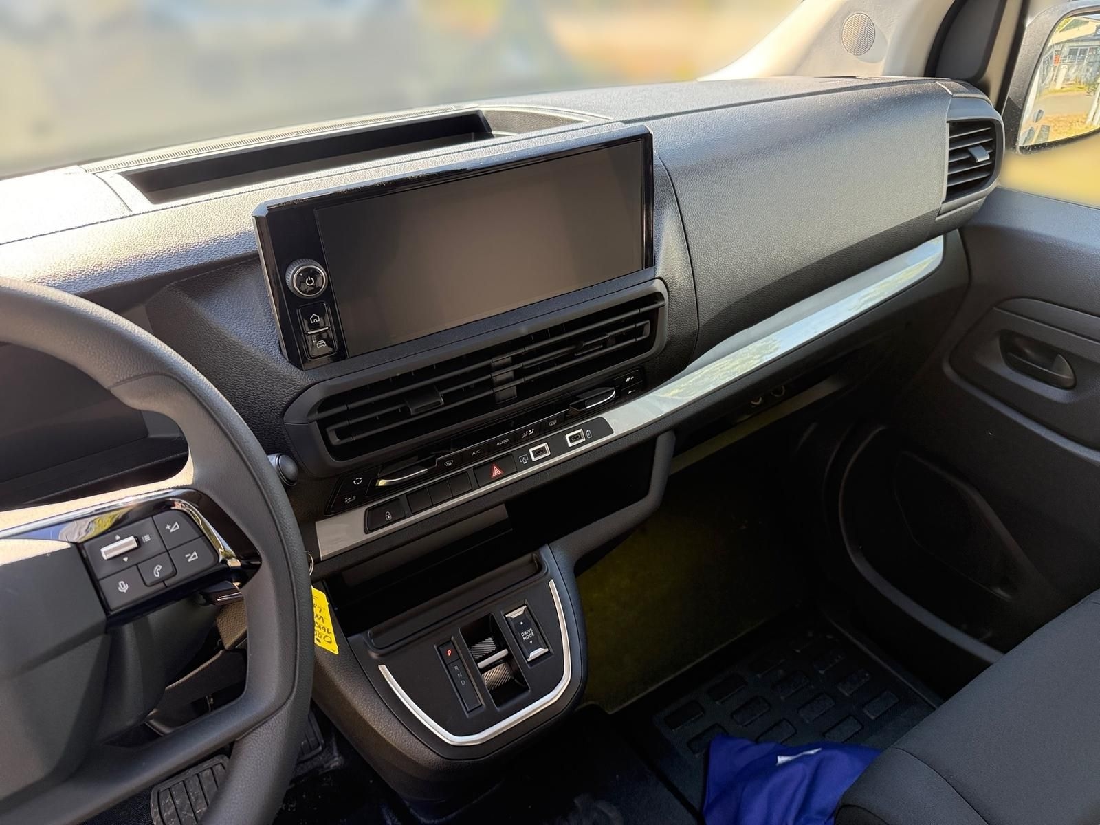 Fahrzeugabbildung Opel Vivaro Kombi XL 2.2 AT8