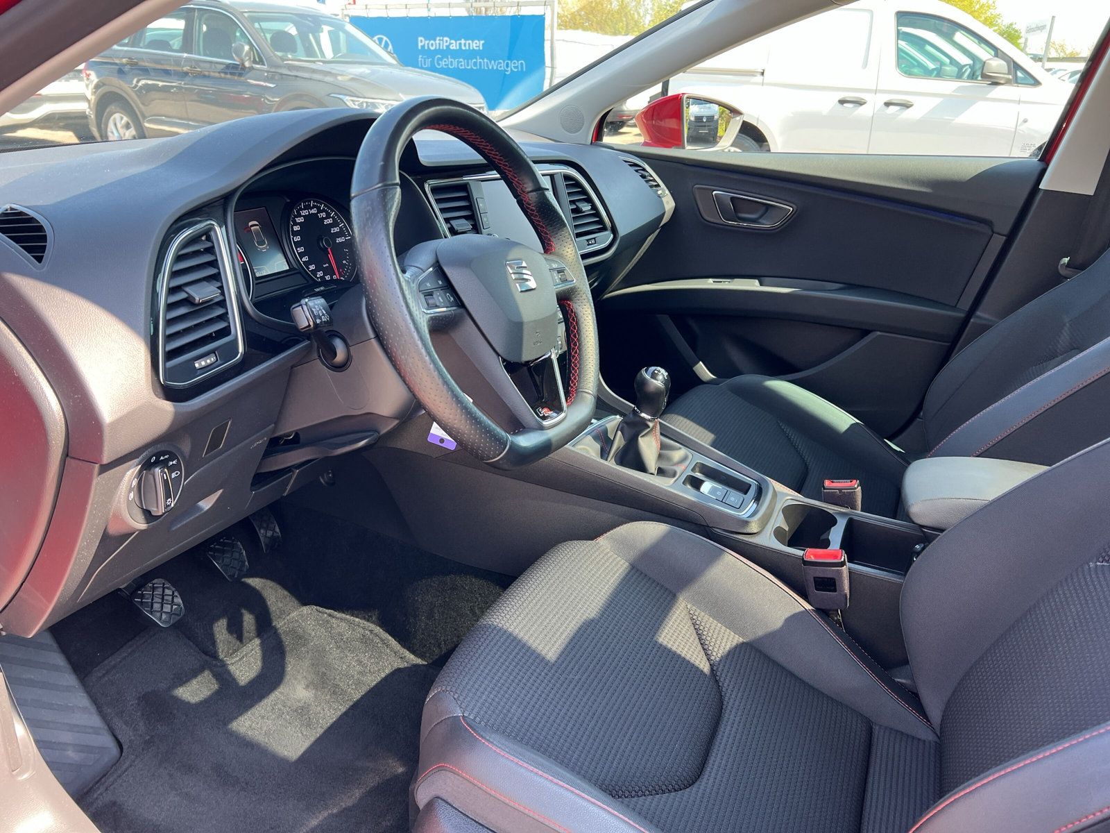 Fahrzeugabbildung SEAT Leon Sportstourer 1.4 TSI FR LED PANO NAVI