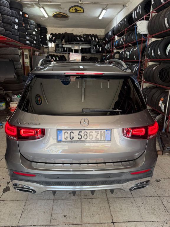 Image of Mercedes-Benz GLB 180