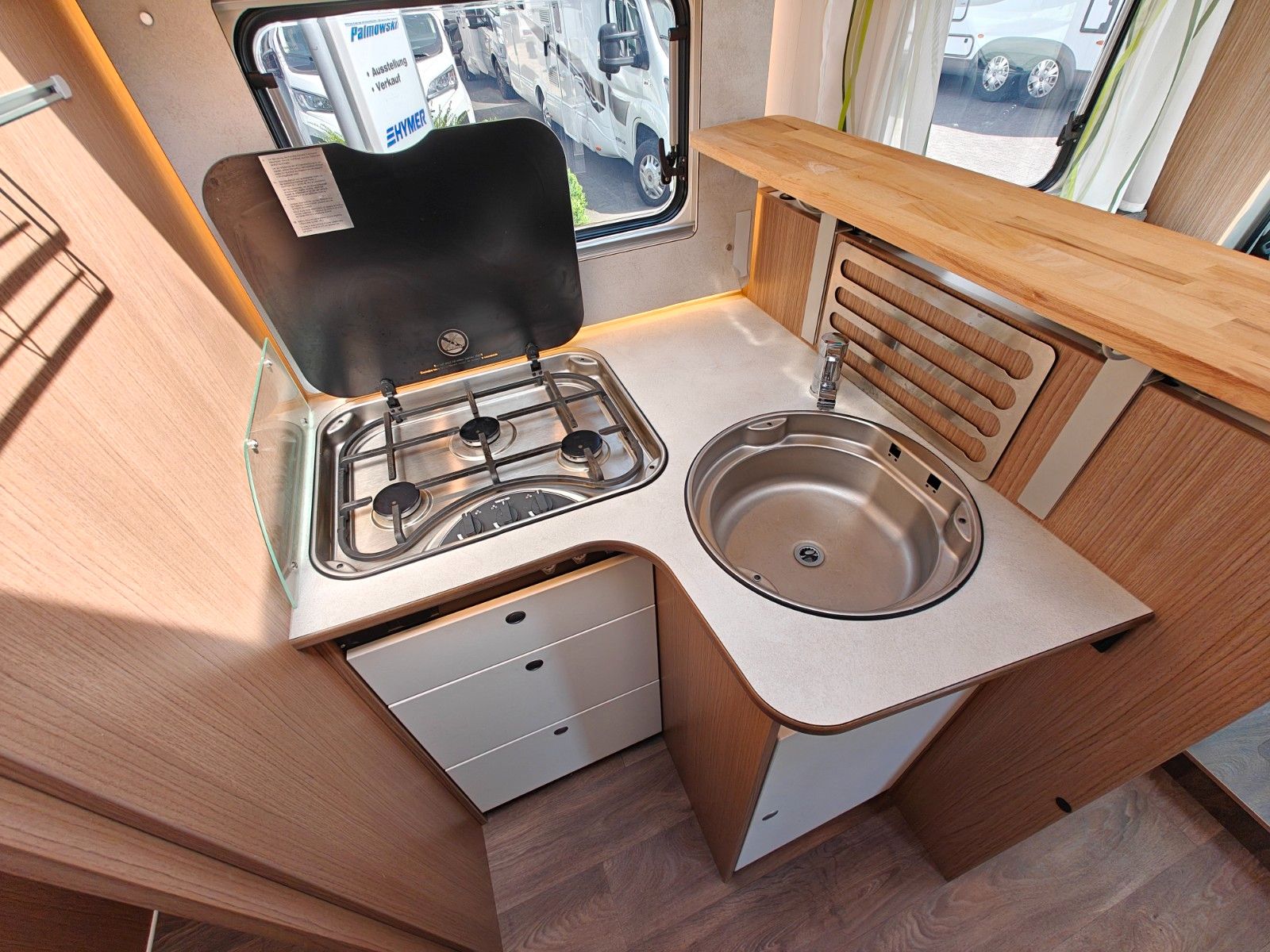 Fahrzeugabbildung Carado T-447 Clever+ Edition - SAT, TV, A/T, Hubbett -