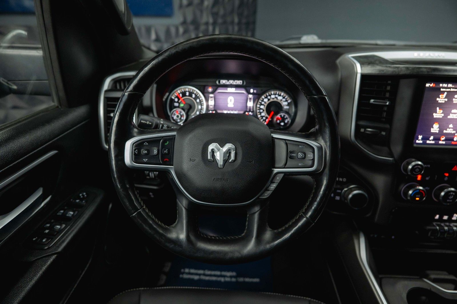 Fahrzeugabbildung Dodge RAM 5.7 V8 HEMI 4x4 OFFROAD Night-Paket *LED*