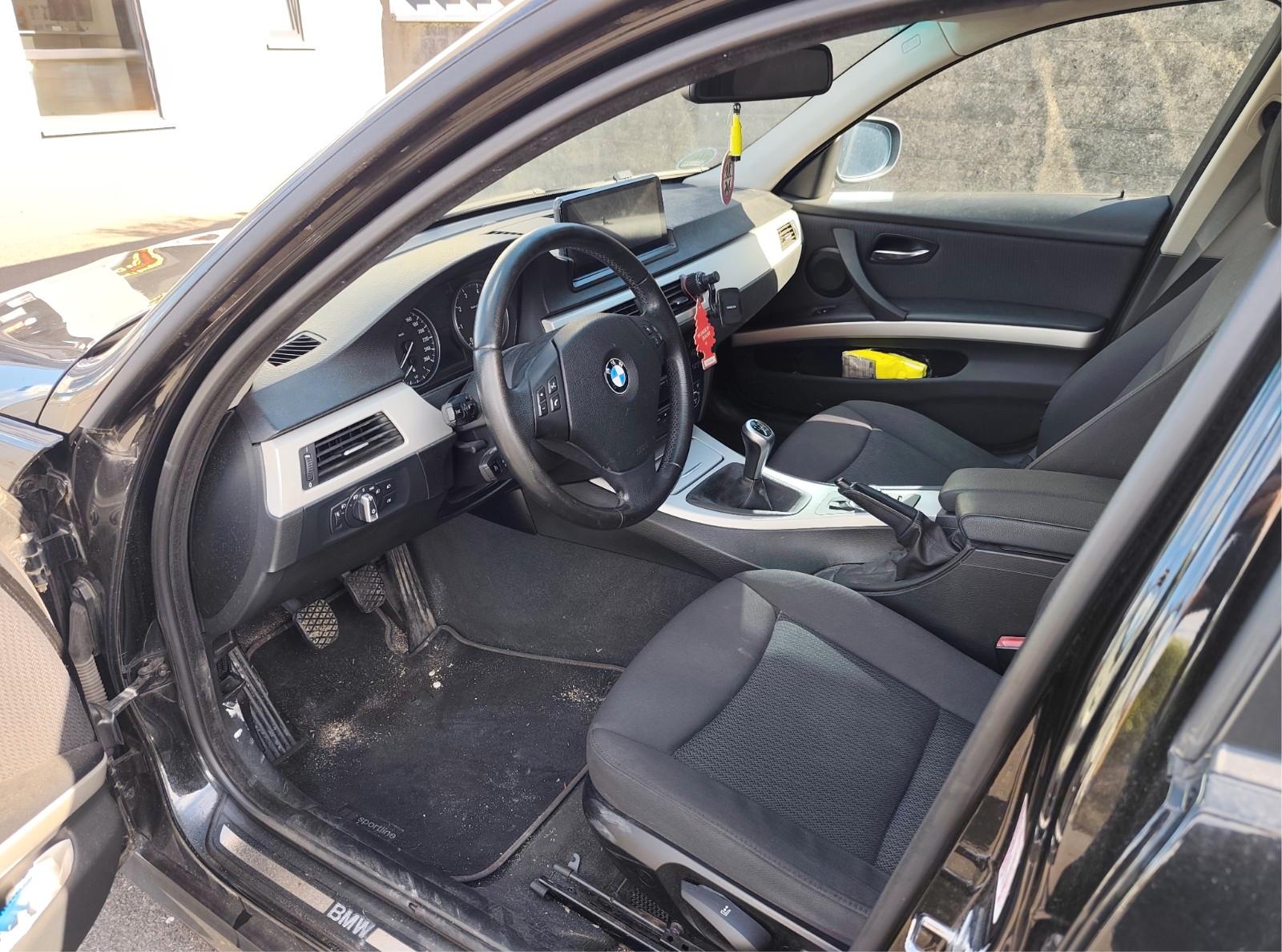 BMW 318 2009 — photo 5