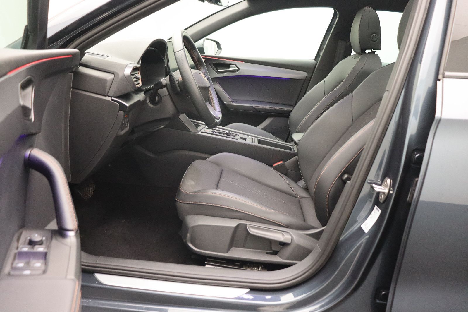 Fahrzeugabbildung CUPRA Leon ST 1.5 eTSI DSG LED Pano Beats