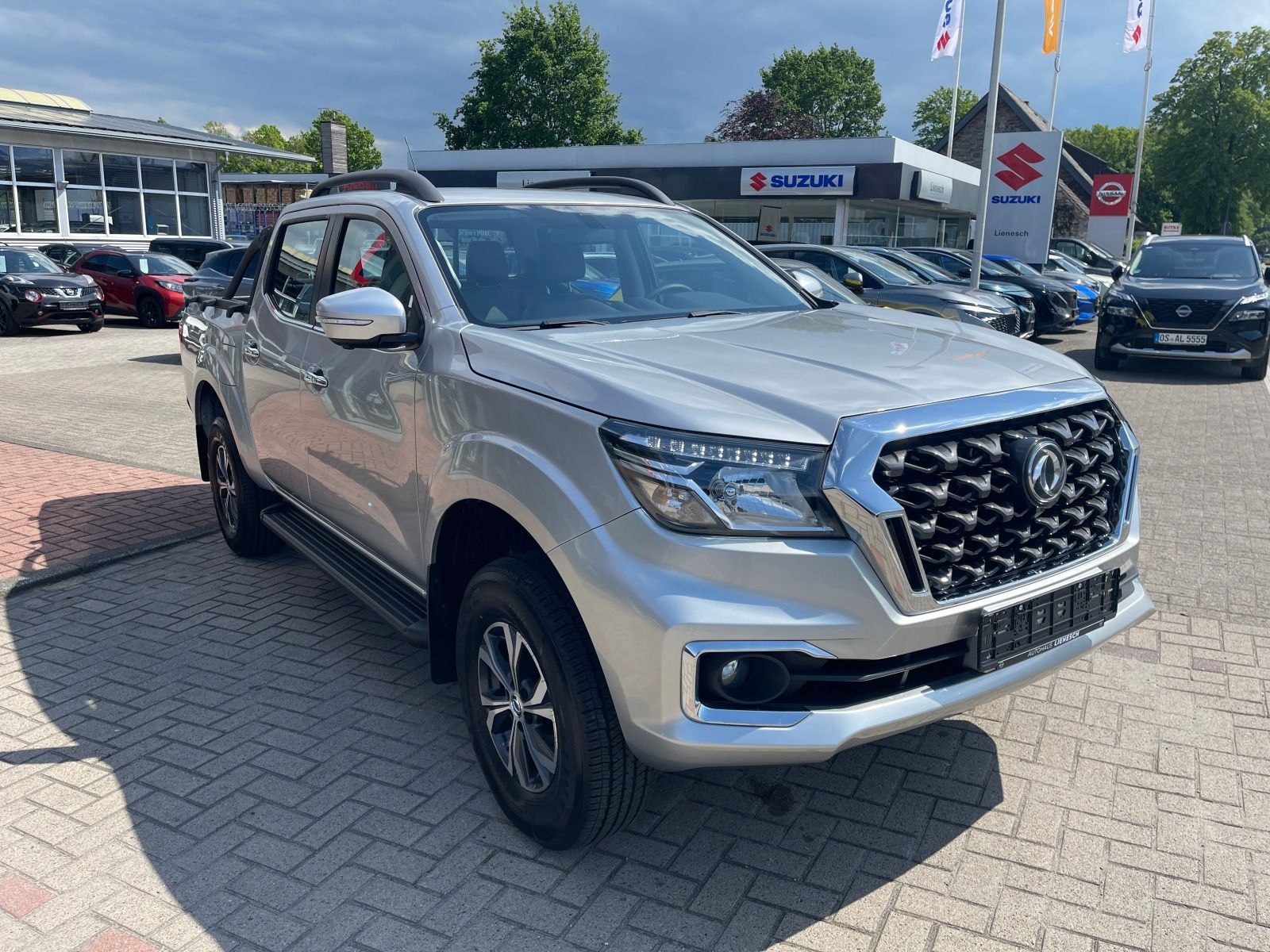 Fahrzeugabbildung DFSK DFM Navara 2.3 TDi 4x4 Automatik Doka Luxury Kam