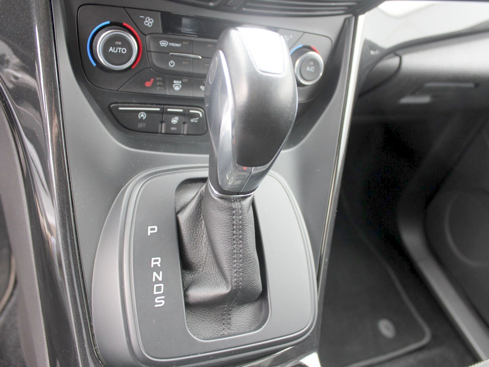 Fahrzeugabbildung Ford Kuga Titanium 2,0 TDCi 4x4 Start/Stopp