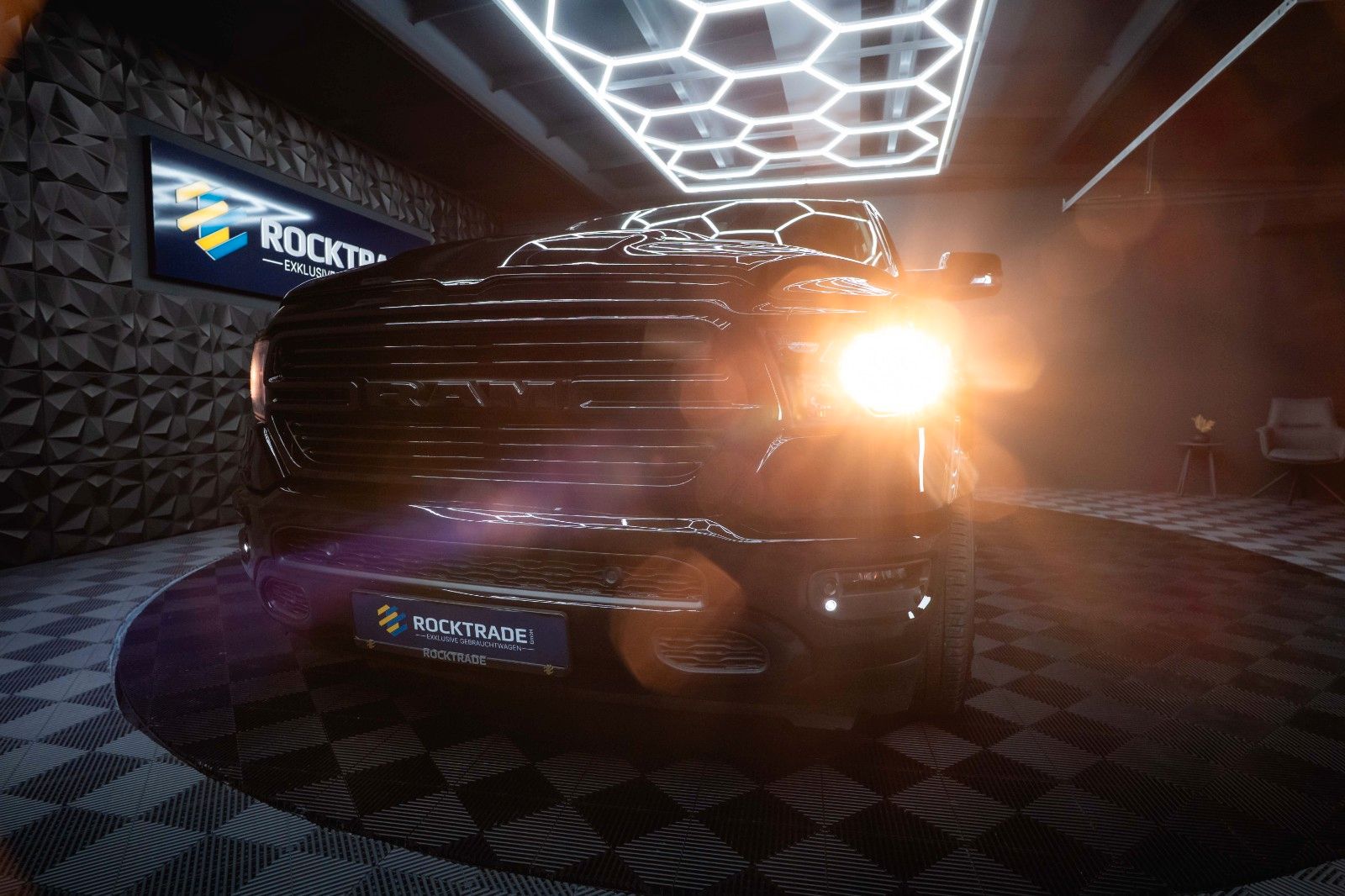 Fahrzeugabbildung Dodge RAM 5.7 V8 HEMI 4x4 OFFROAD BLACK EDITION 19%