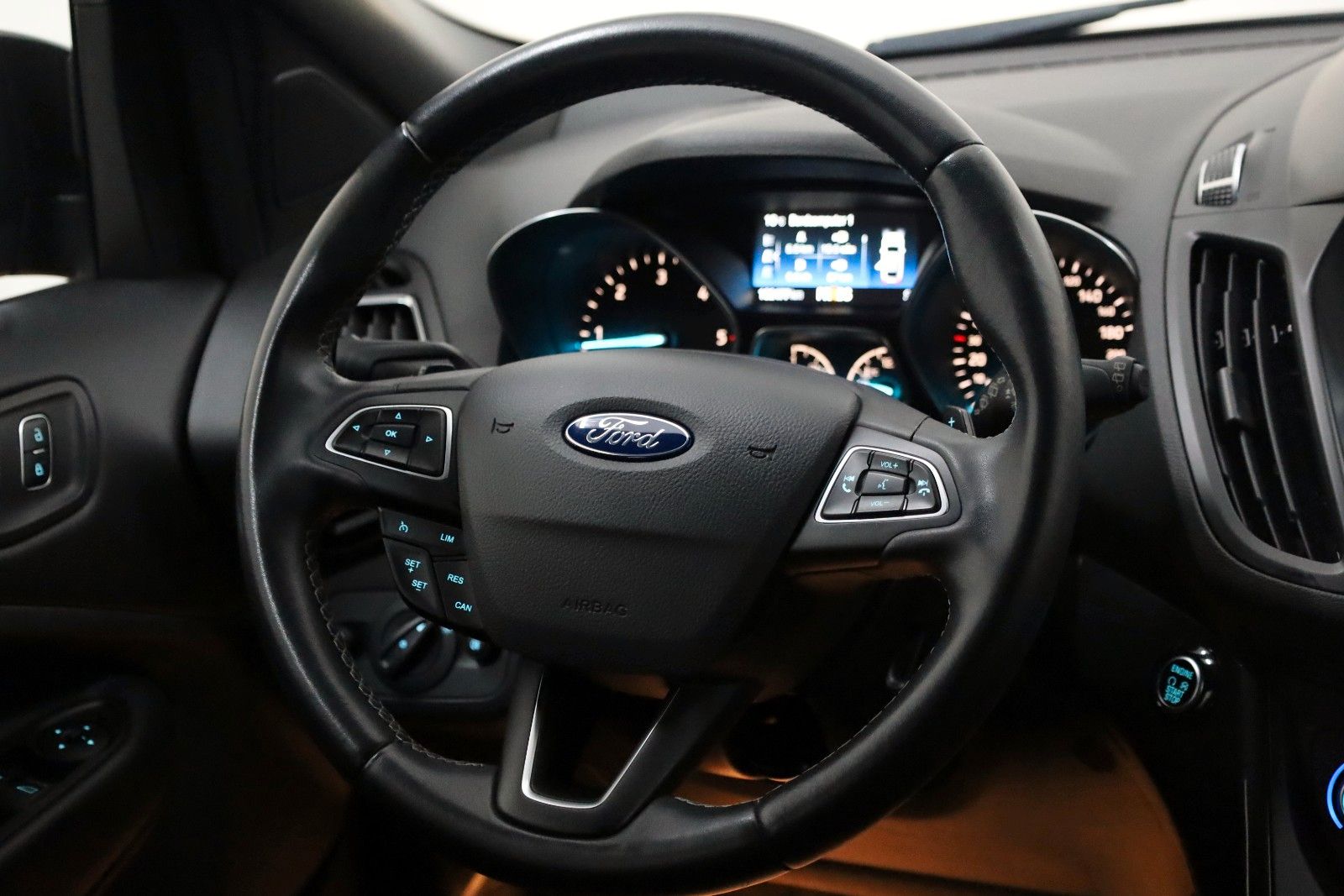 Fahrzeugabbildung Ford Kuga ST-Line 4X4, T.Leder,Navi,Kamera, AHK,SR+WR