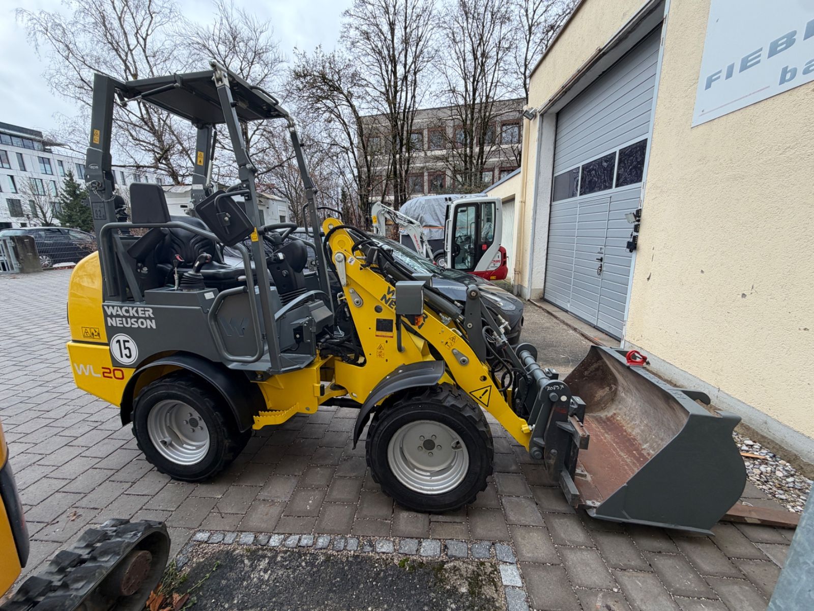 Fahrzeugabbildung Wacker WL 28 Klappdach , kurzes Hubgestell, Breitreifen